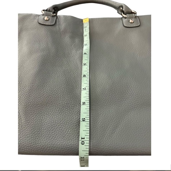 Kaitee Elegant Gray Leather Tote Bag with Silver Hardware and Zipper Detail - Picture 4 of 11